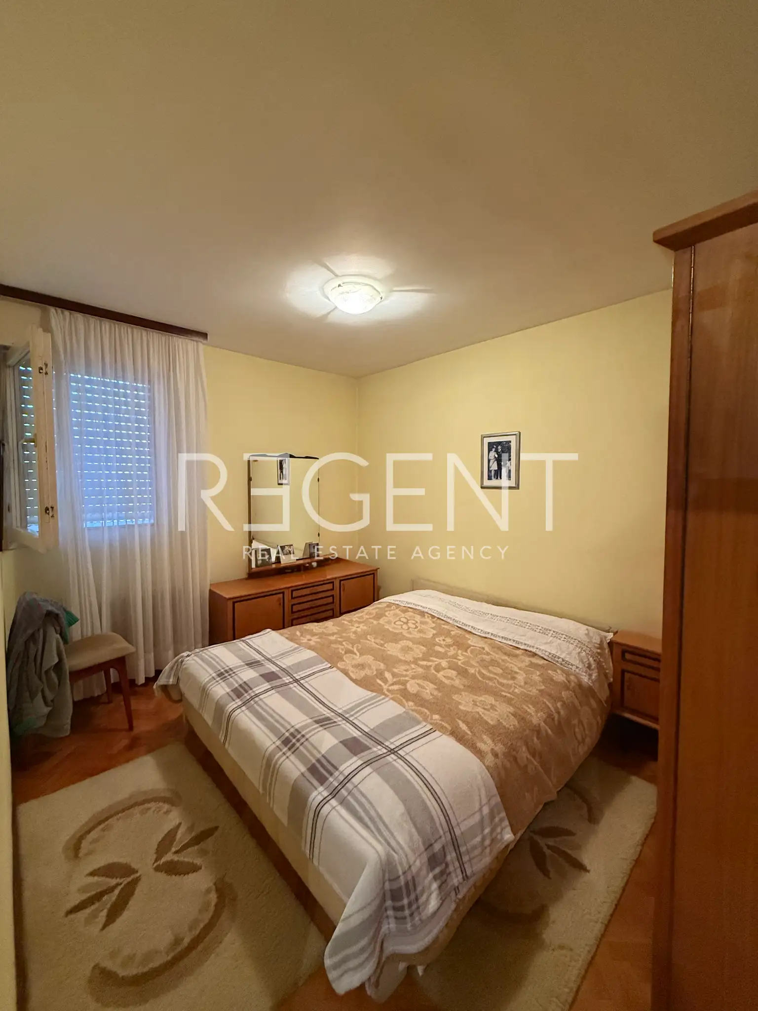 Split, Spinut - Dvosoban stan s loggiom u centru grada