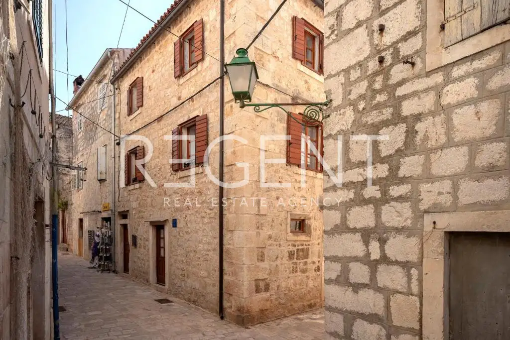 Hvar, Stari Grad – Kamena kuća u staroj jezgri grada