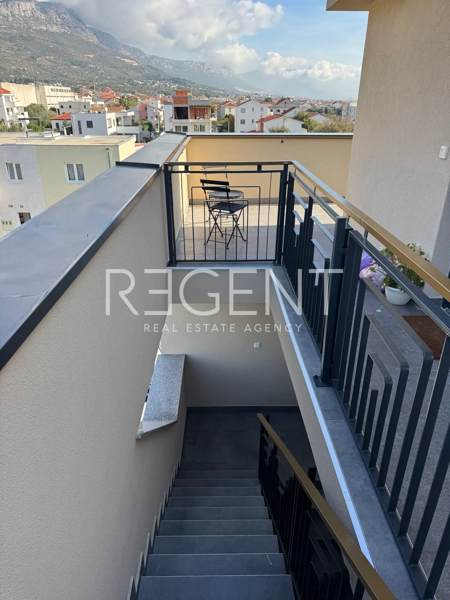 Kaštela, Kaštel Stari - Dvosoban penthouse s terasom