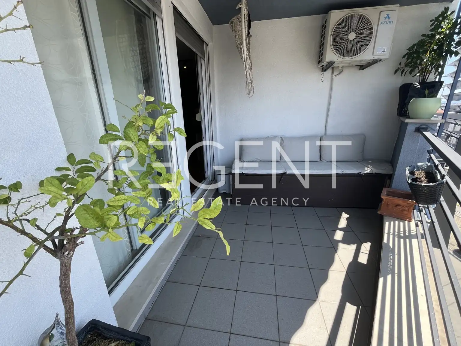 Solin, Sv. Kajo - Appartamento di tre stanze con loggia e vista mare