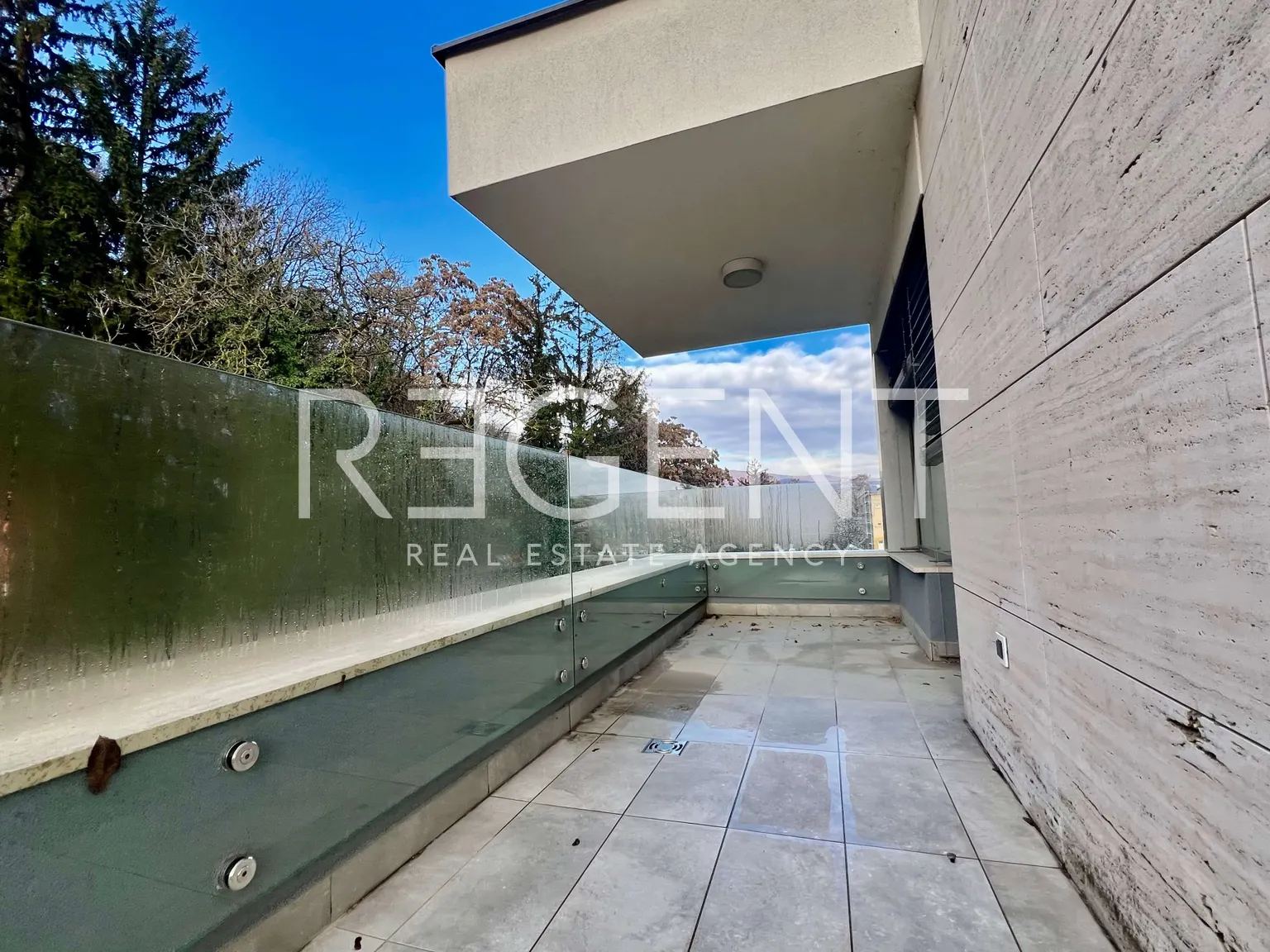 Záhřeb Medvedgradská - Luxusní třípokojový penthouse 105m2 pronájem