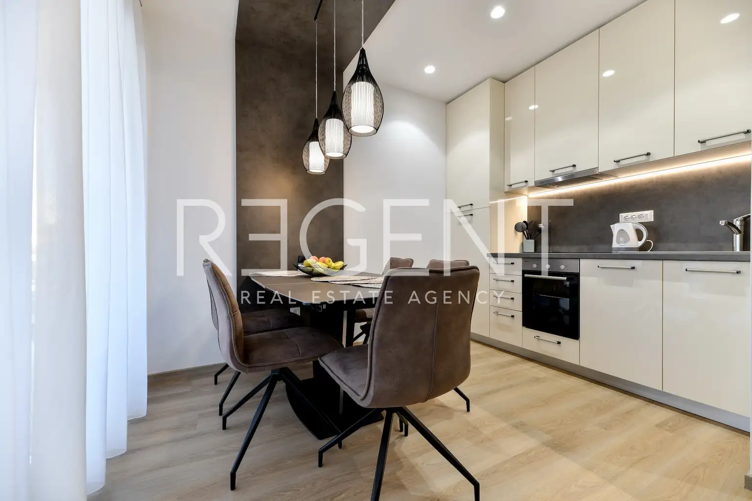 Zadar, Turanj – Luksuzna vila s apartmanima, prvi red do mora