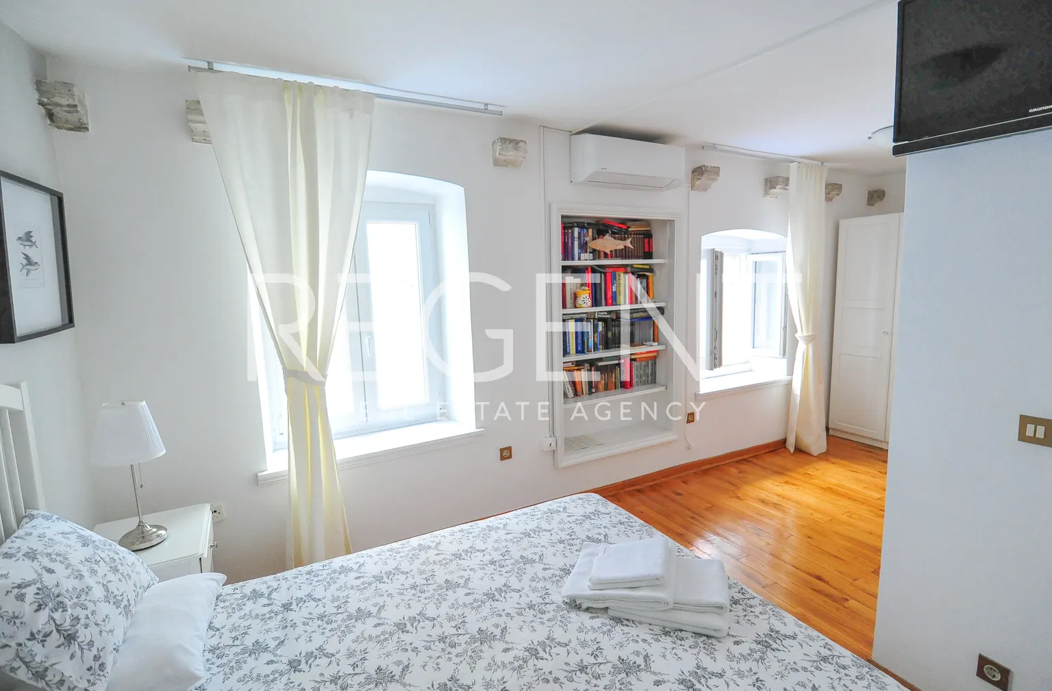 Korčula - Prekrasna kamena kuća u srcu staroga grada 130 m2