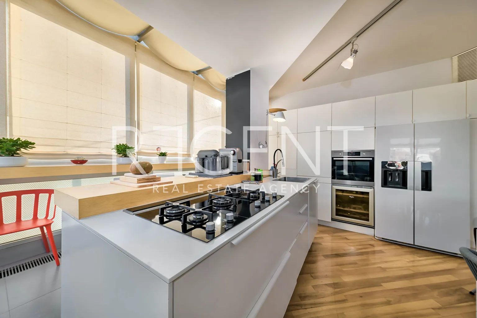 Záhřeb, Petrova - Moderní penthouse se střešní terasou a bazénem