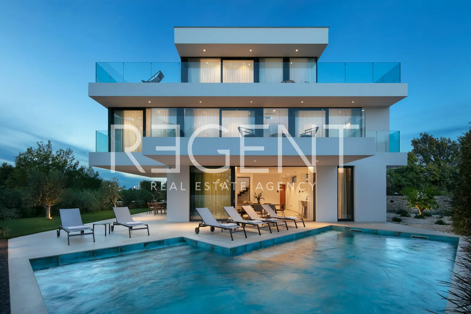 Sukošan – Luxusní moderní vila s bazénem 495 m2