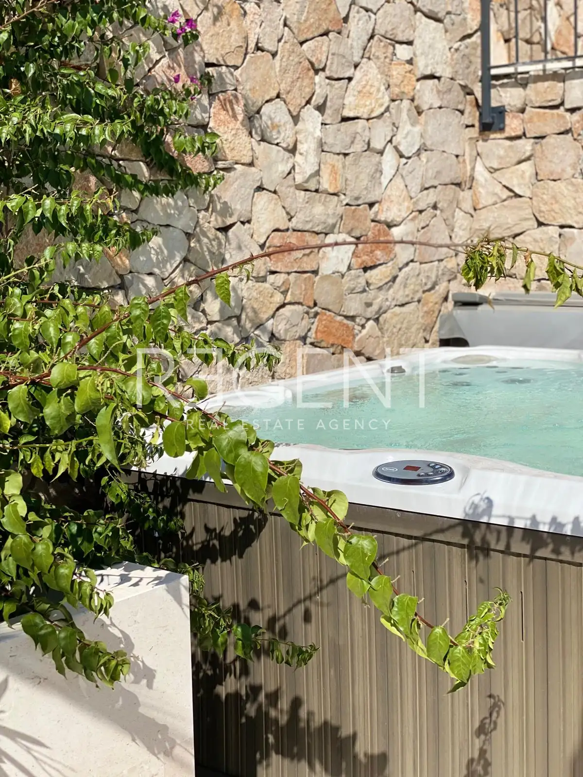 Milna, Brač - Exclusive family villa, first row to the sea
