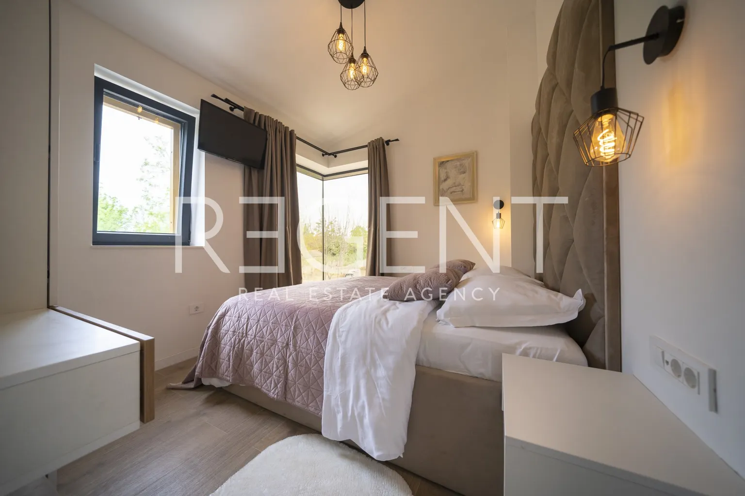 Zadar, Privlaka – Nově postavená kamenná-moderní vila
