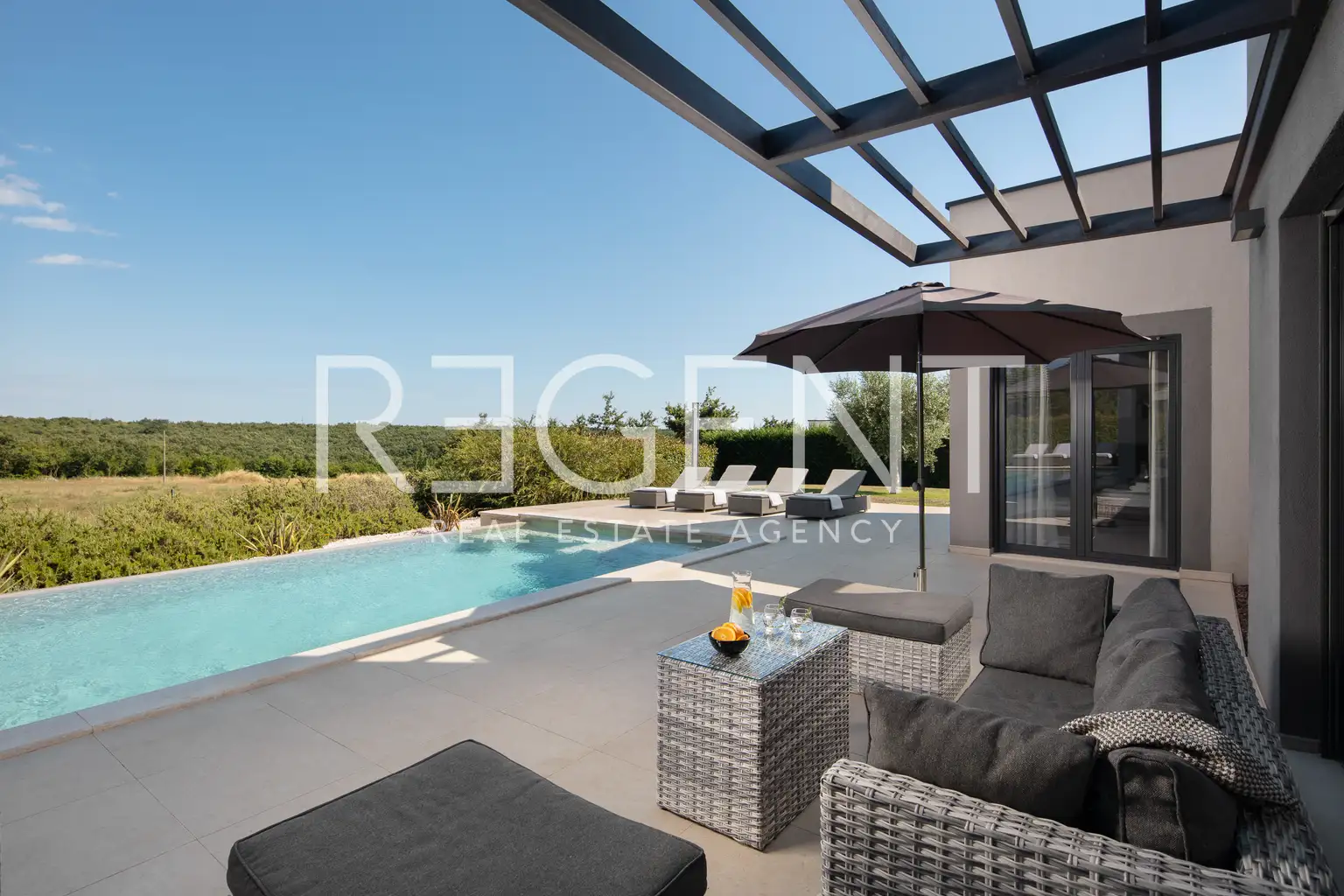 Villa 250 m², Vodnjan area — 78 m² pool, 1600 m² plot