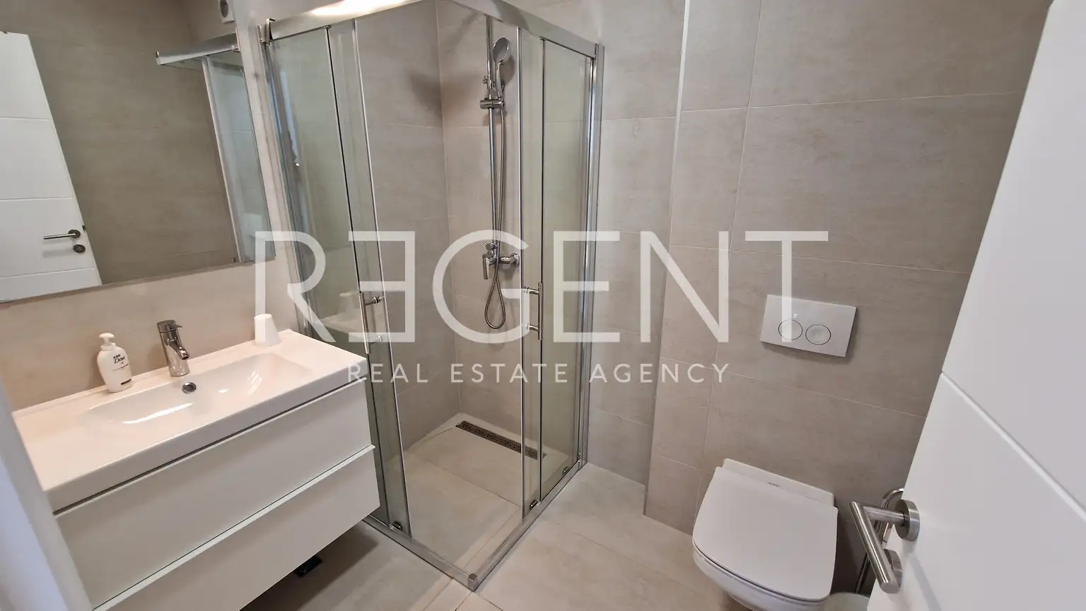 Privlaka - Dom szeregowy z basenem i tarasem na dachu.