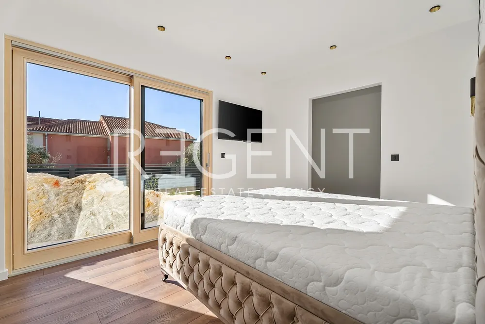 Split, Strožanac - Moderní vila s výhledem na moře, bazénem a pomocnou budovou 50 m2