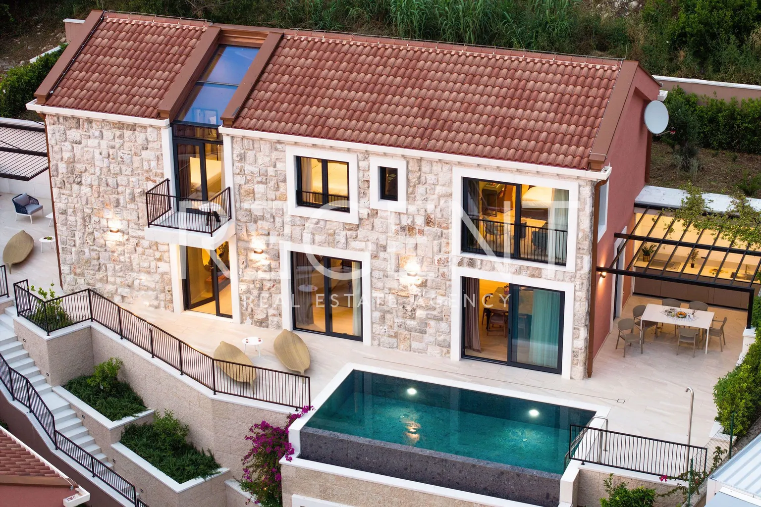 Dubrovník, Slano – Moderný kamenný dom pri mori