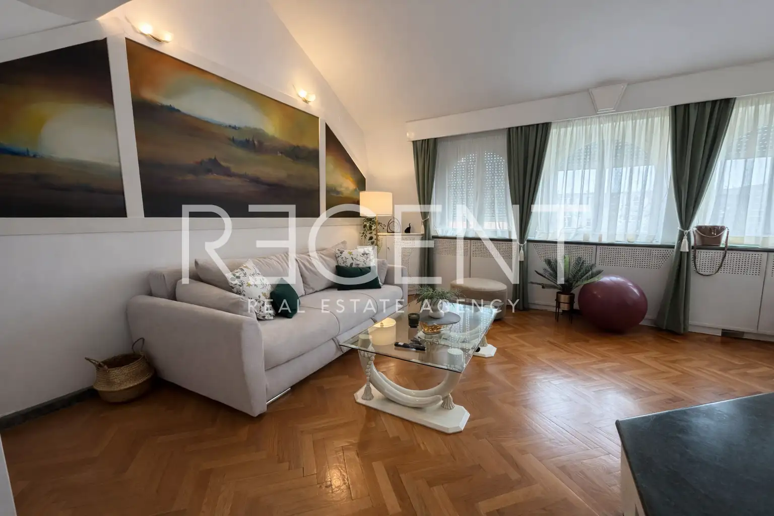 Záhřeb, Petrova ulice – třípokojový byt k pronájmu