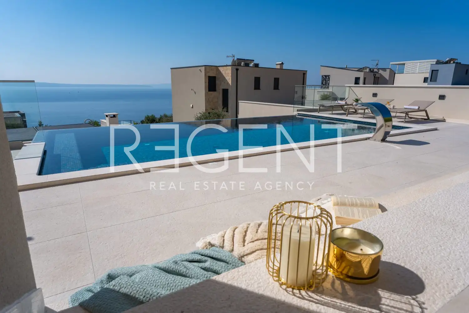 Podstrana - Moderná luxusná vila s bazénom a strešnou terasou