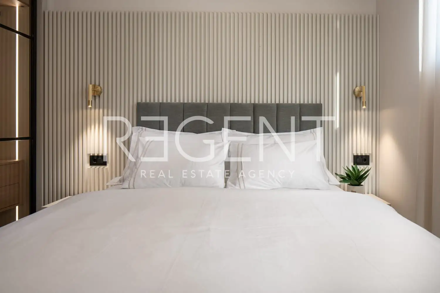 Podstrana - Moderná luxusná vila s bazénom a strešnou terasou