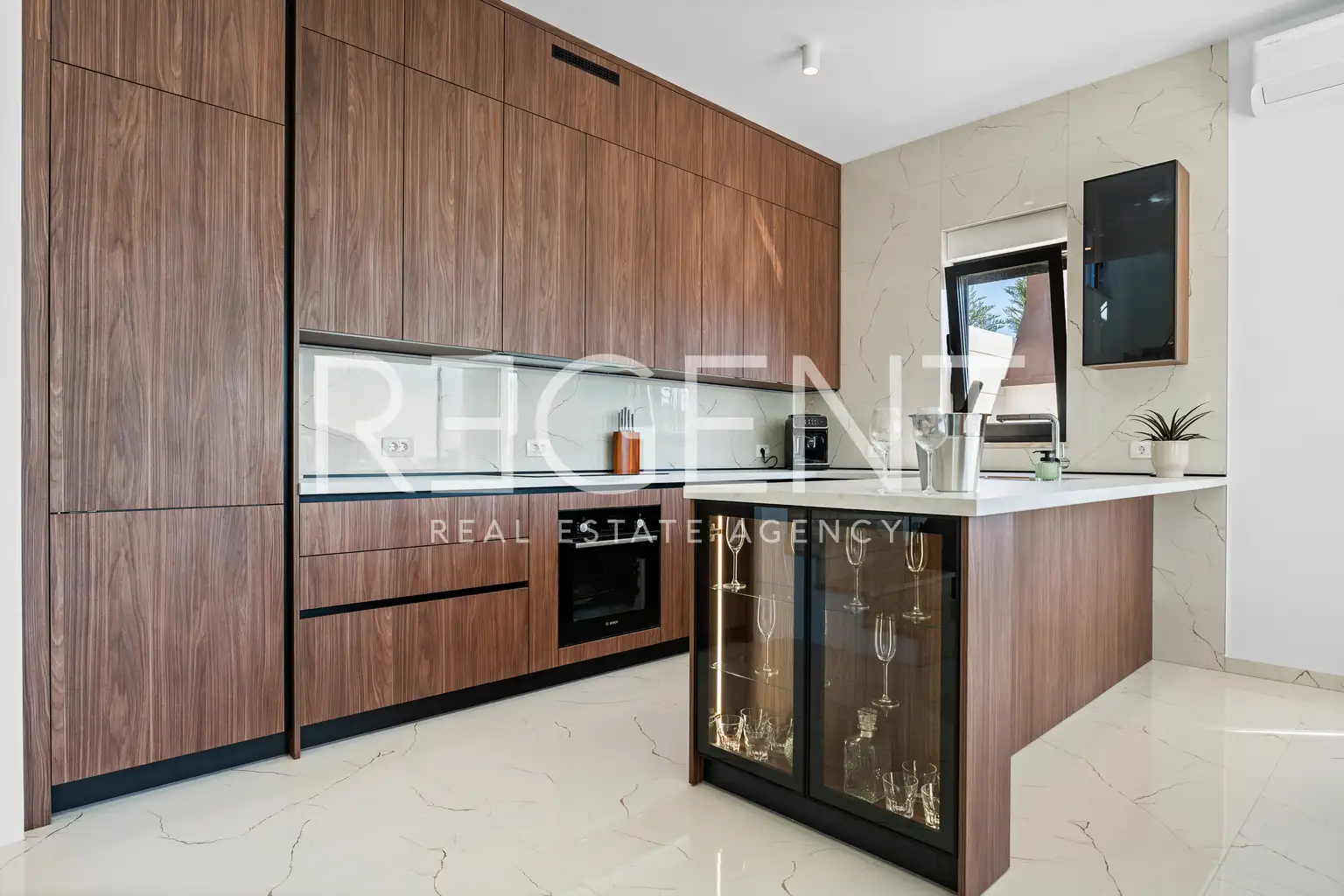 Вилла 300 м², Стивашница — 100 м до моря, инфинити бассейн