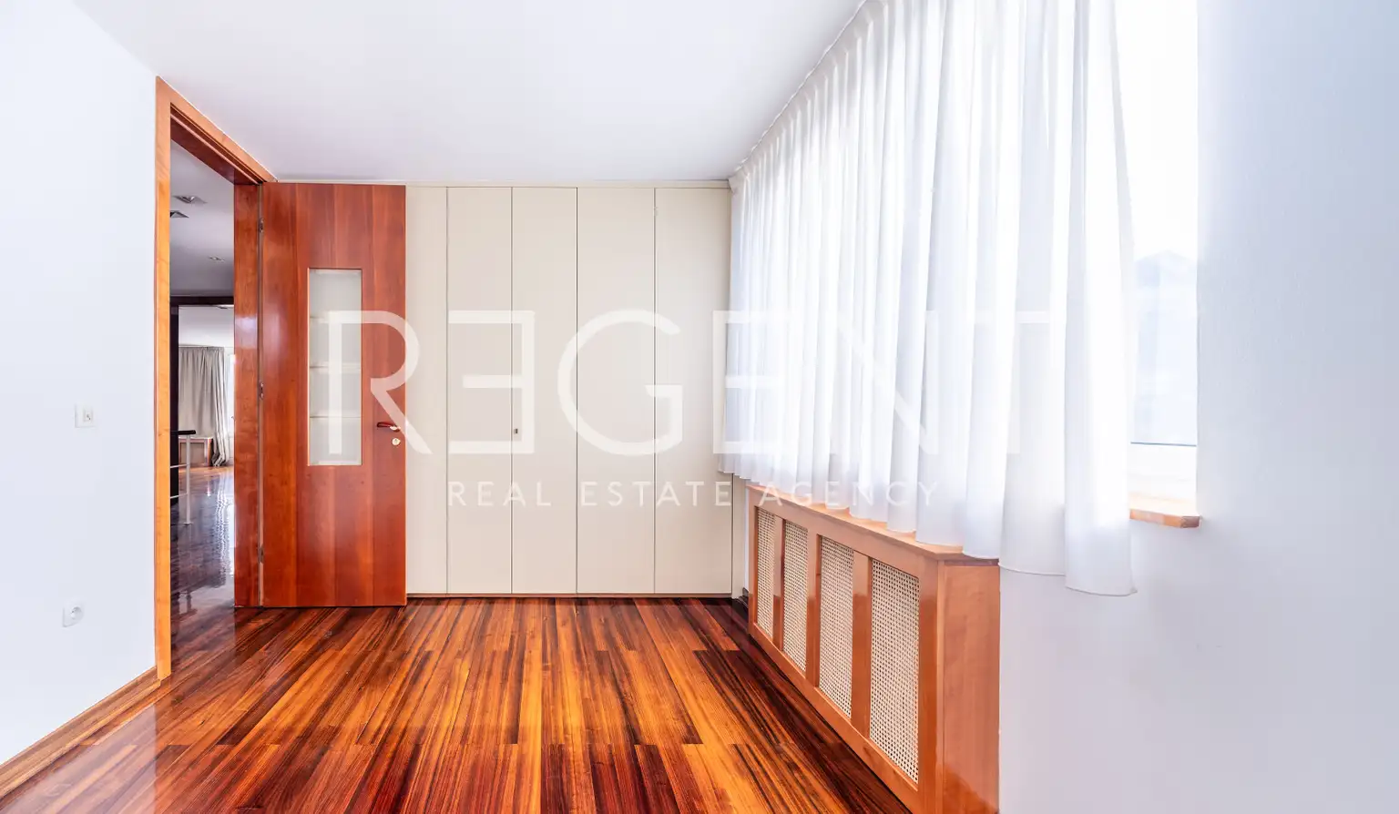 Zagreb, Šestine - Jedinstvena kuća s bazenom i velikim vrtom