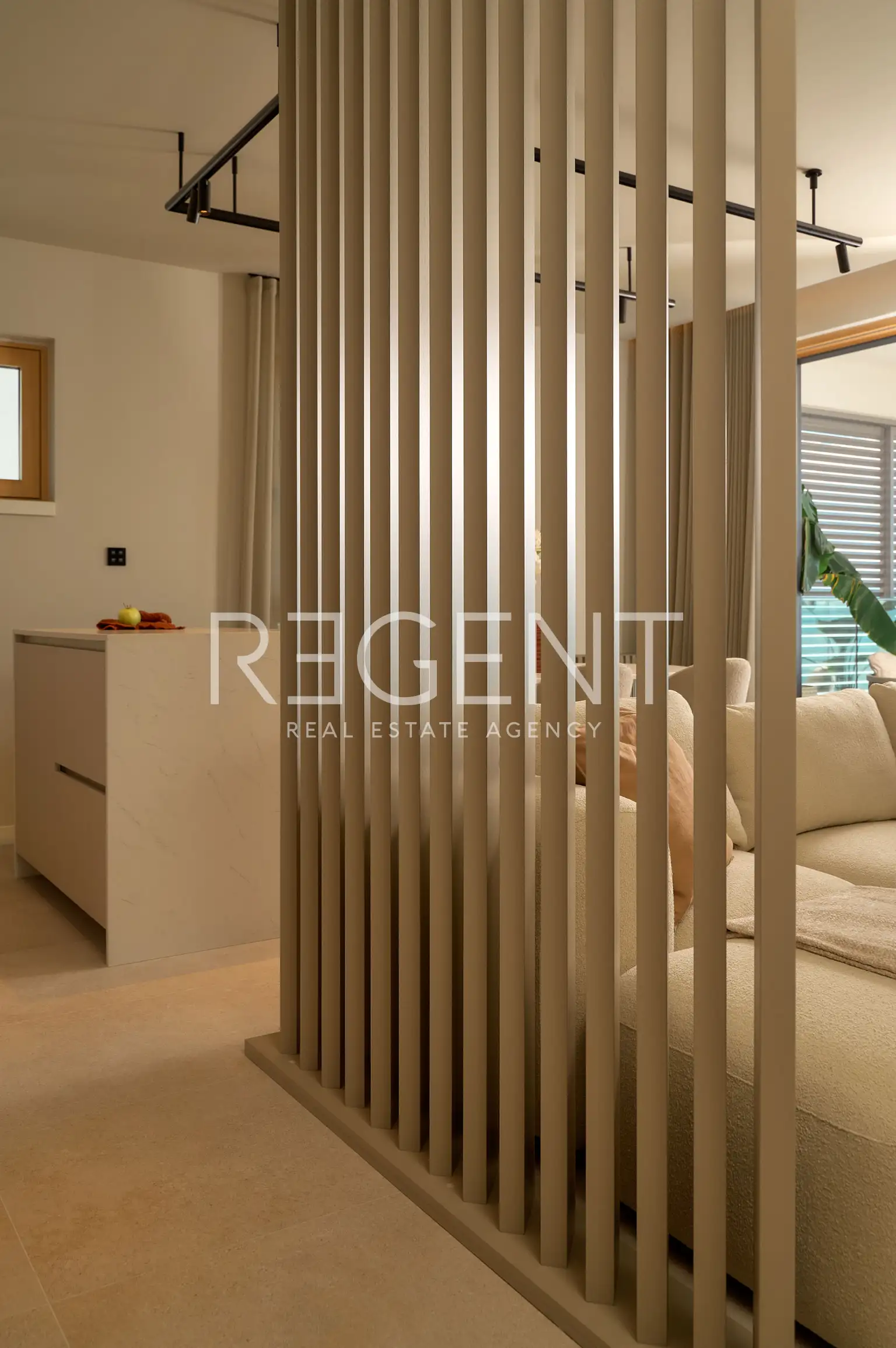 Split, Žnjan - Dvojizbový byt s loggiou a výhľadom na more