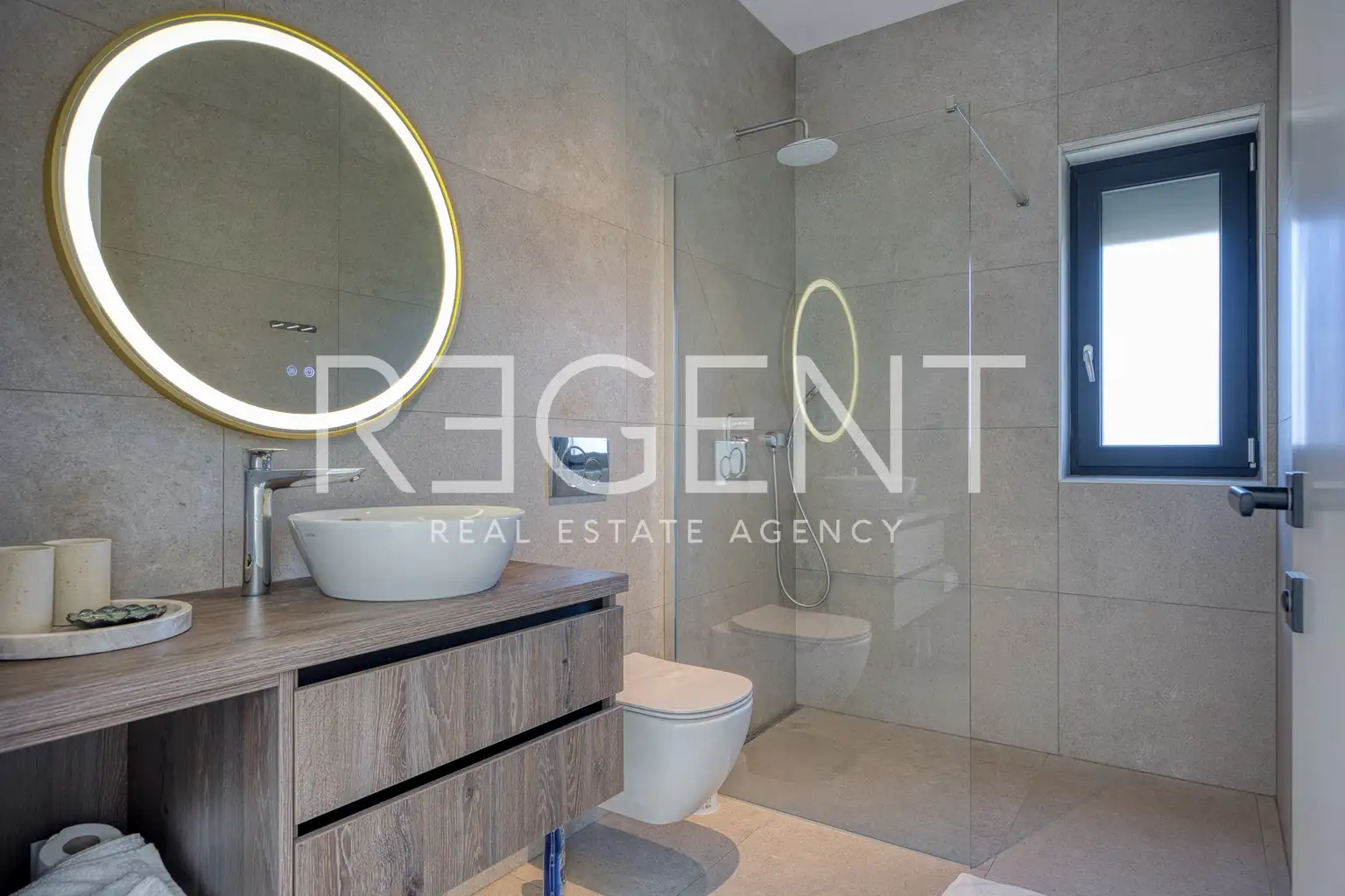 Kuća 230 m² — grijani bazen, krovna terasa, Poreč