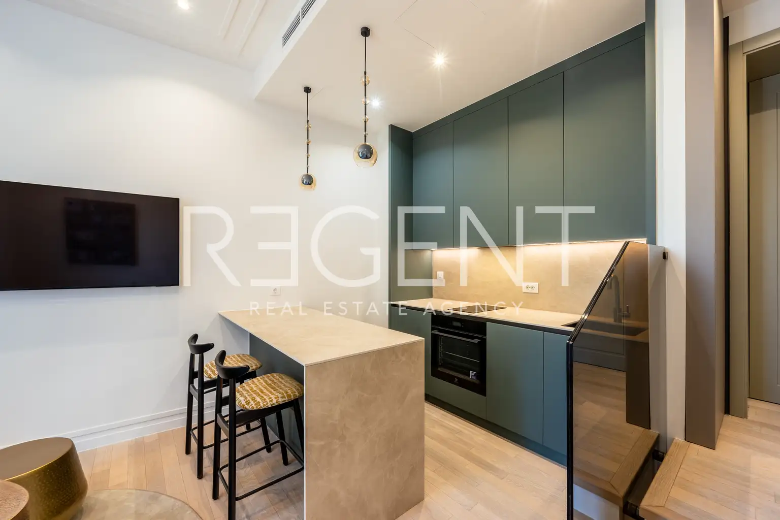 Stan 33 m² za najam — prvi najam, Centar