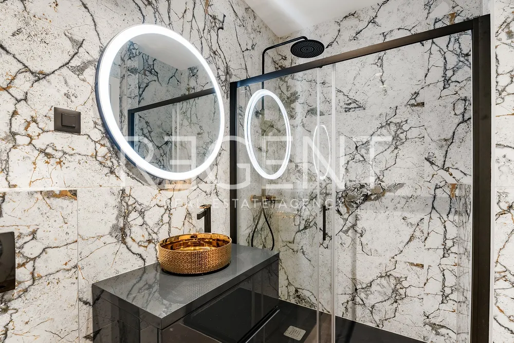Split, Strožanac - Moderní vila s výhledem na moře, bazénem a pomocnou budovou 50 m2