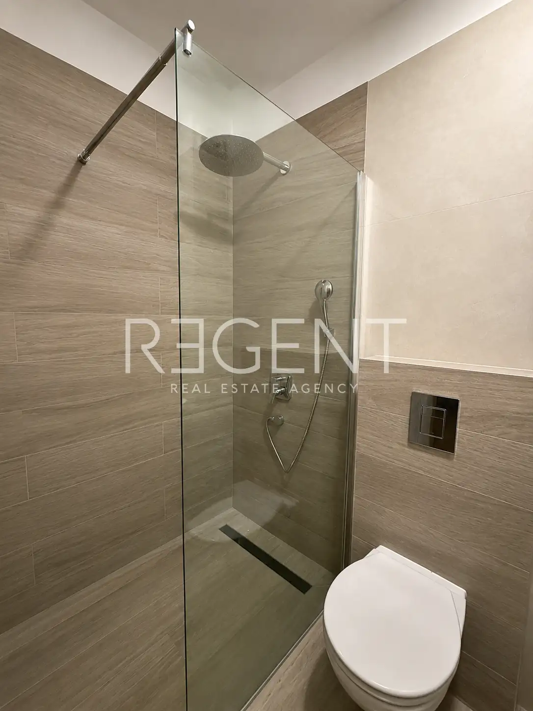 Split, Kila — Dvosobno stanovanje 66 m², balkon, garaža, novejša stavba