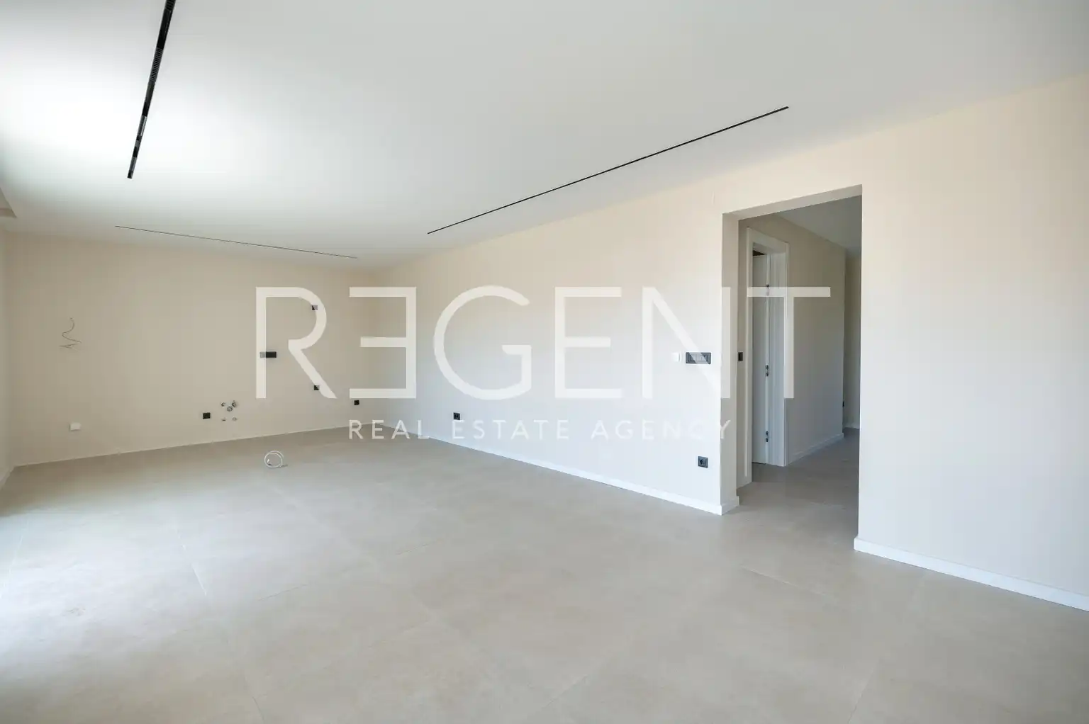 Trogir - Nova moderna vila od 300m2 s bazenom i jacuzzijem