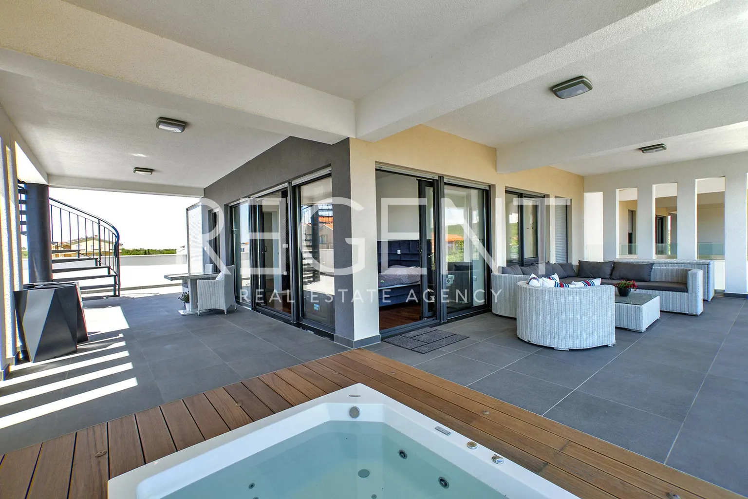 Zadar, Sukošan – Exkluzivní dvoupodlažní vila s bazénem, 170 m²