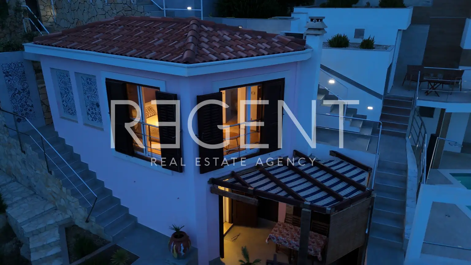 Omiš, Stanići – vila první řada u moře s velkým potenciálem