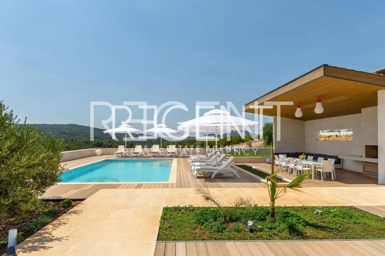 Hvar, Ivan Dolac - imanje u srcu otoka 140 000m2