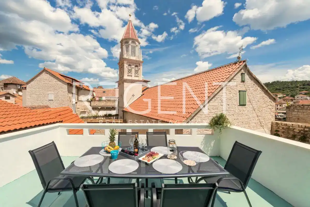 Trogir, centrum - Kamenný dům 174 m2