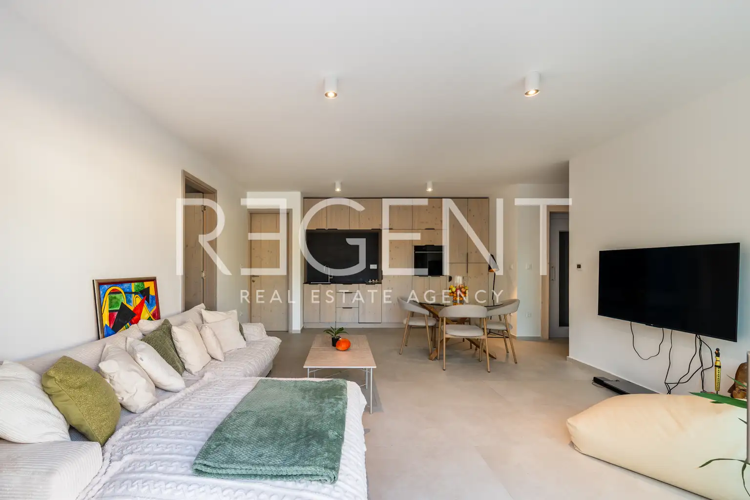 Ravna Gora, kuća 146 m² — 2 stana, privatni lift, bazen