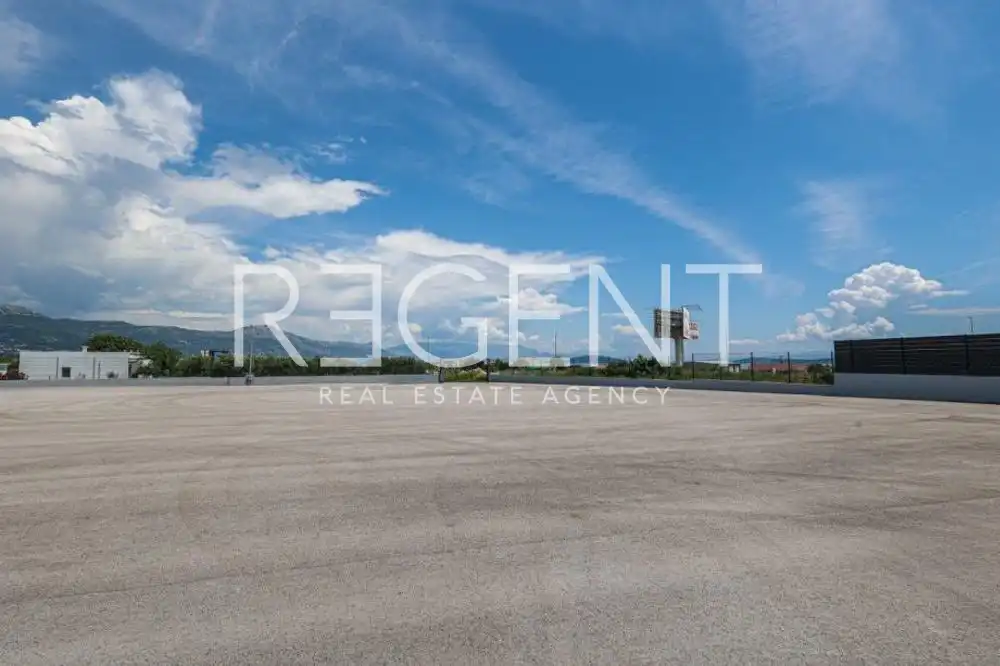 Trogir, Plano - obchodný priestor 500 m2