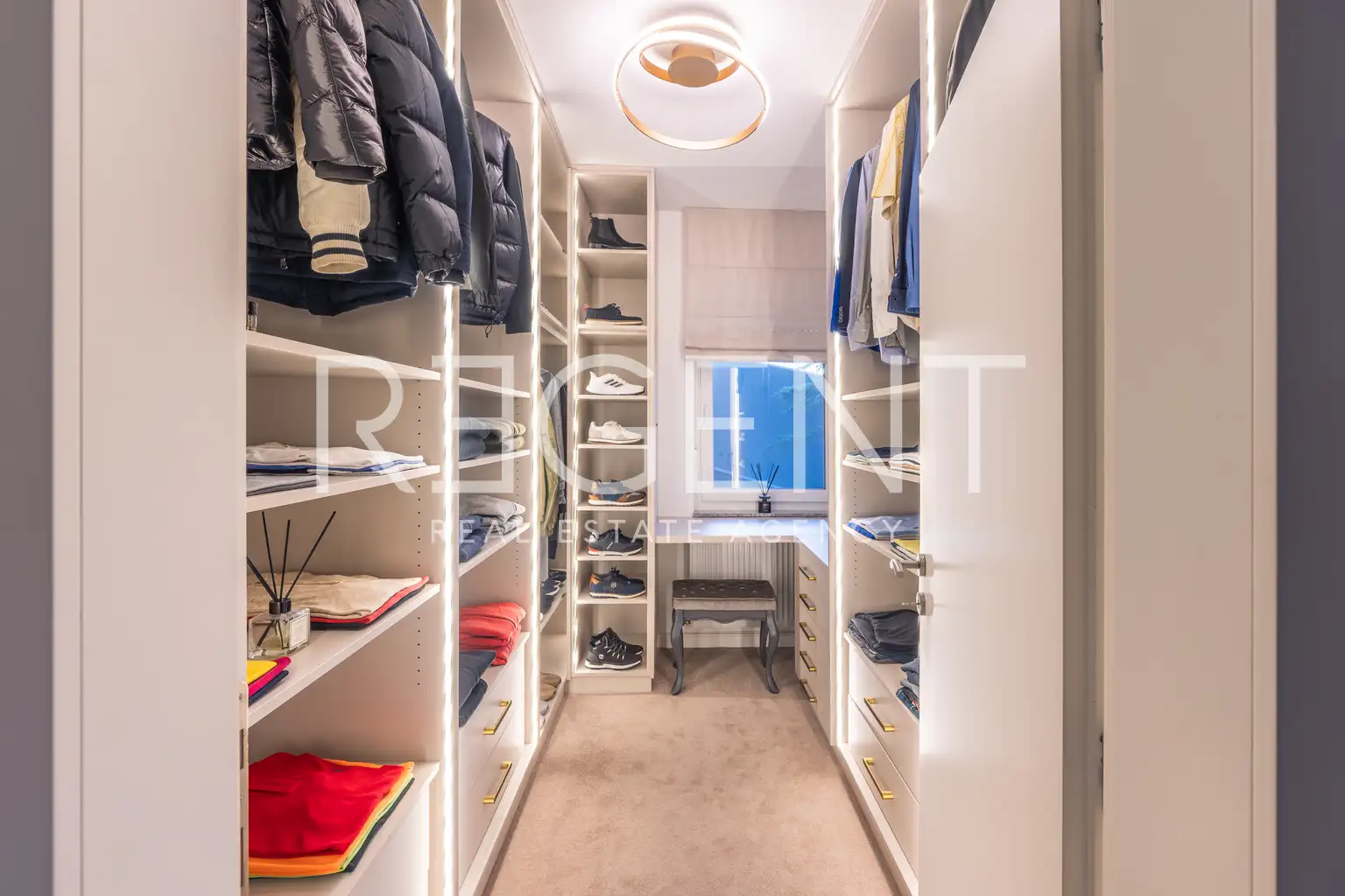 Záhřeb, Jelenovac – Moderní třípokojový byt s velkou terasou a garáží