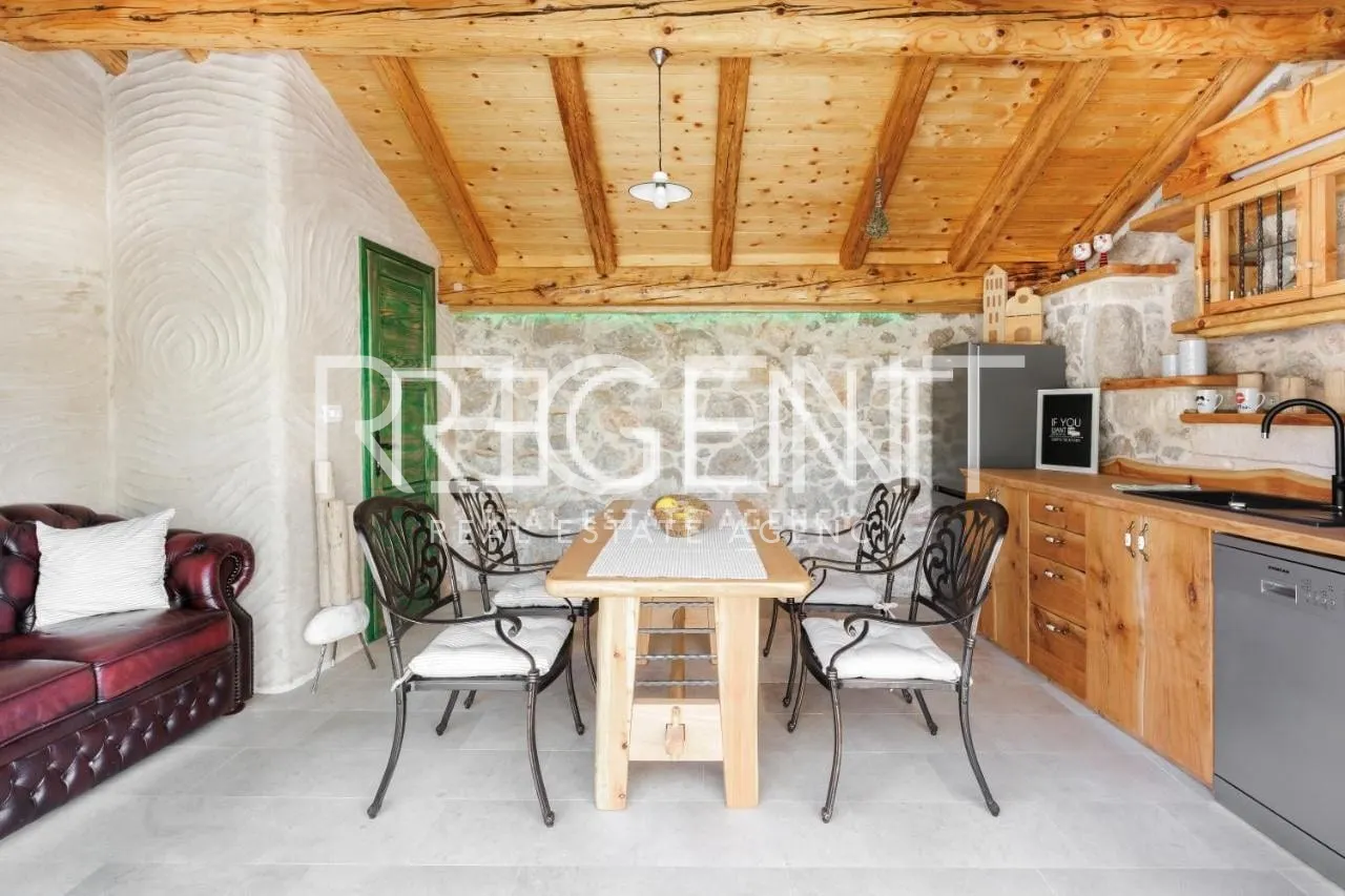Hvar - Kamena kuća modernog dizajna 70m2