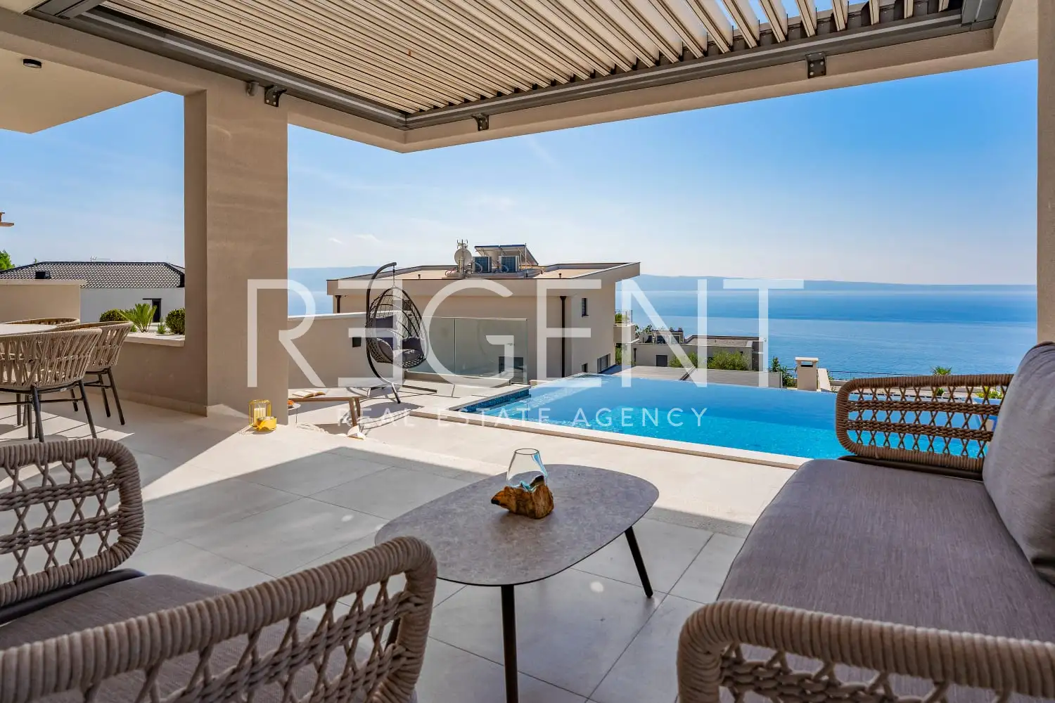 Podstrana - Moderná luxusná vila s bazénom a strešnou terasou