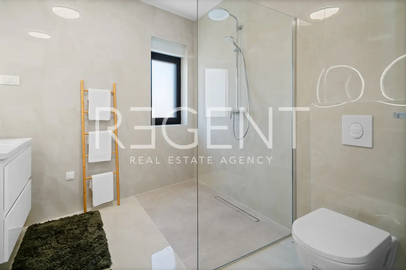 Вилла 300 м², Стивашница — 100 м до моря, инфинити бассейн