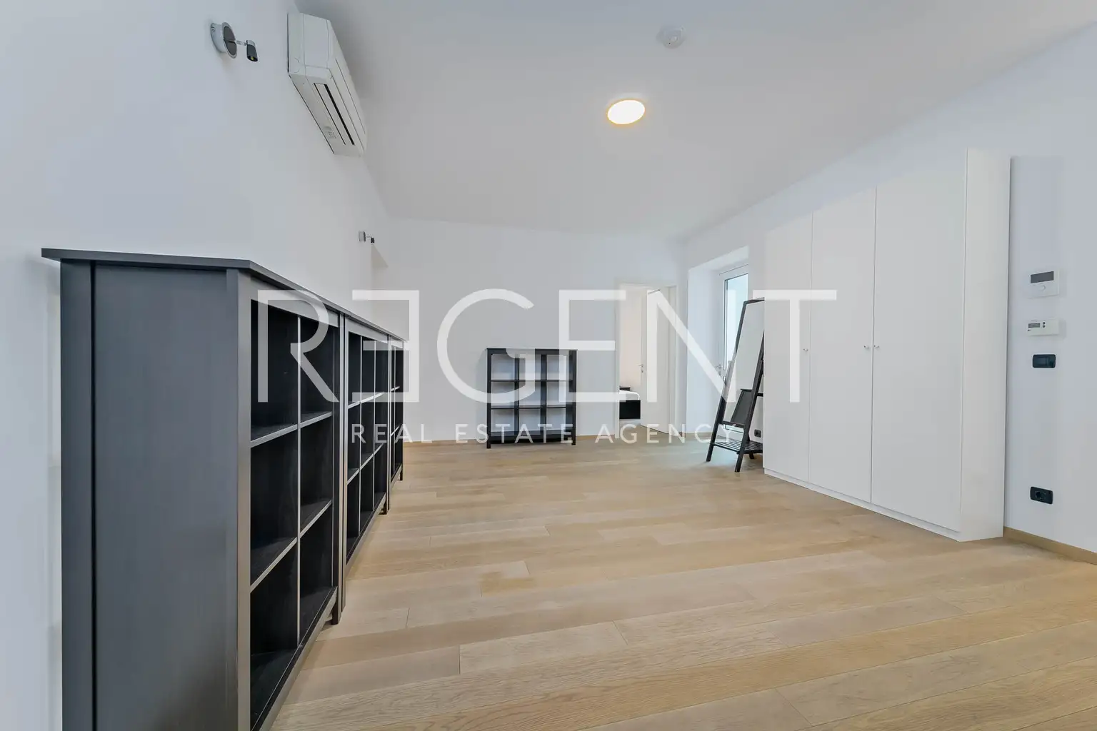 Zagabria, Centro - Lussuoso attico di quattro locali con grande terrazza di 225 m2