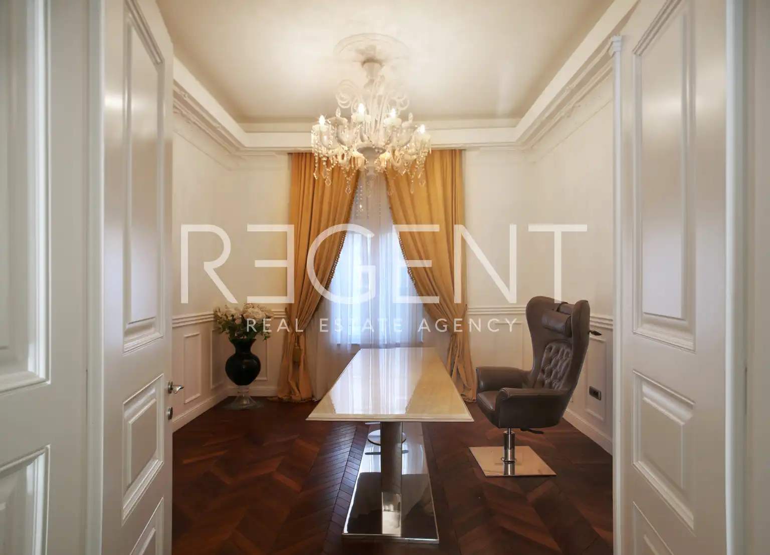Zagreb, Donji grad, Marulićev trg – luksuzan ured od 280 m² za najam