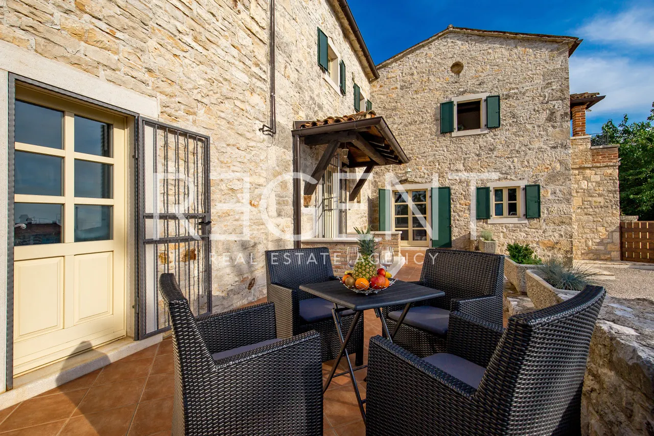 Istria, Višnjan - Krásny kamenný dom s bazénom