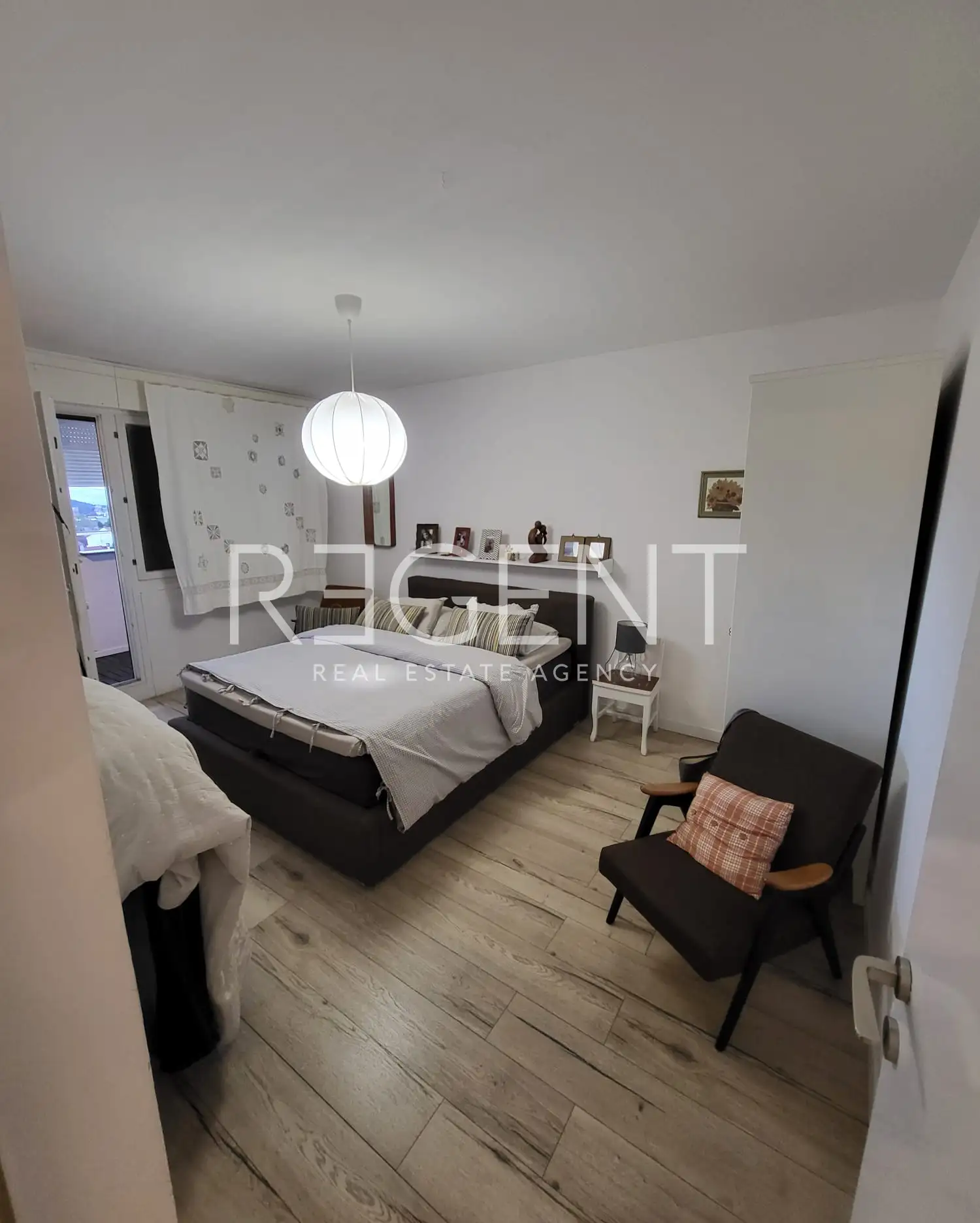 Split, Gripe - Dvosoban stan sa balkonom