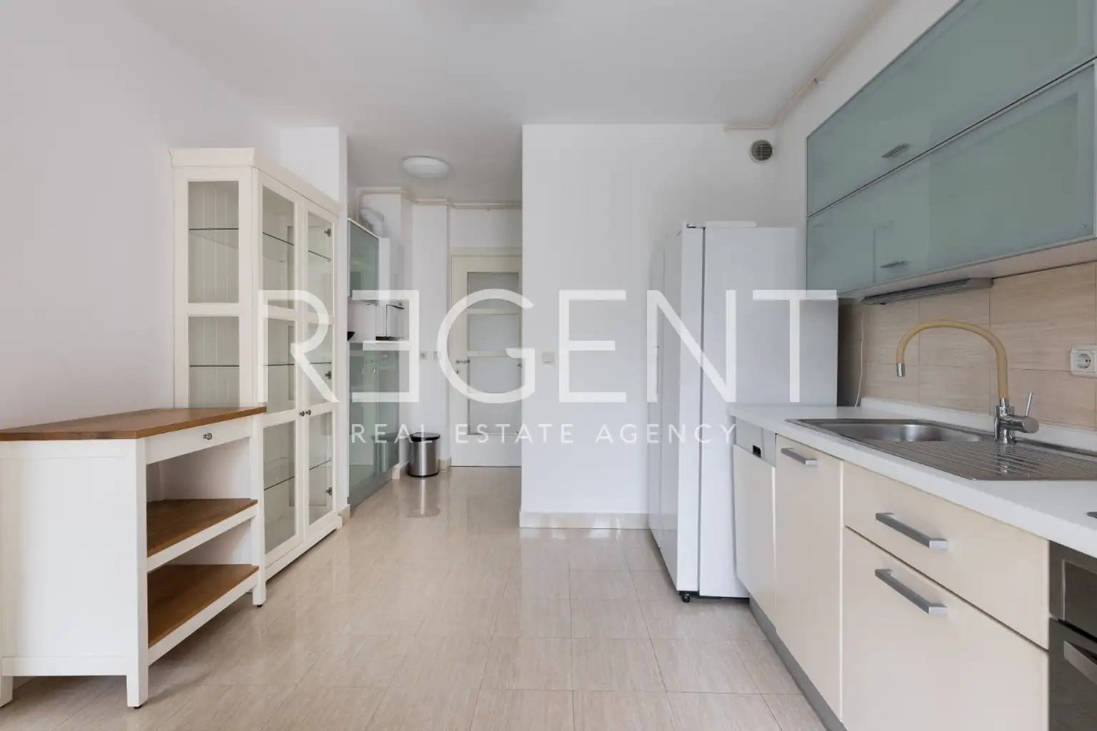 Zagreb, Centar -  Prostran dvosoban stan za najam u centru grada