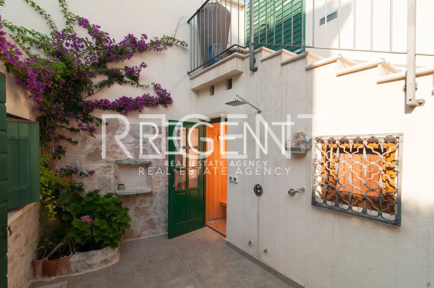 Brač, Mirca- kamena vila s pogledom na more, 300m2