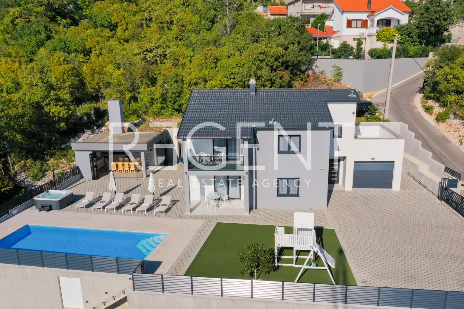 Imotski – Raskošna moderna obiteljska vila