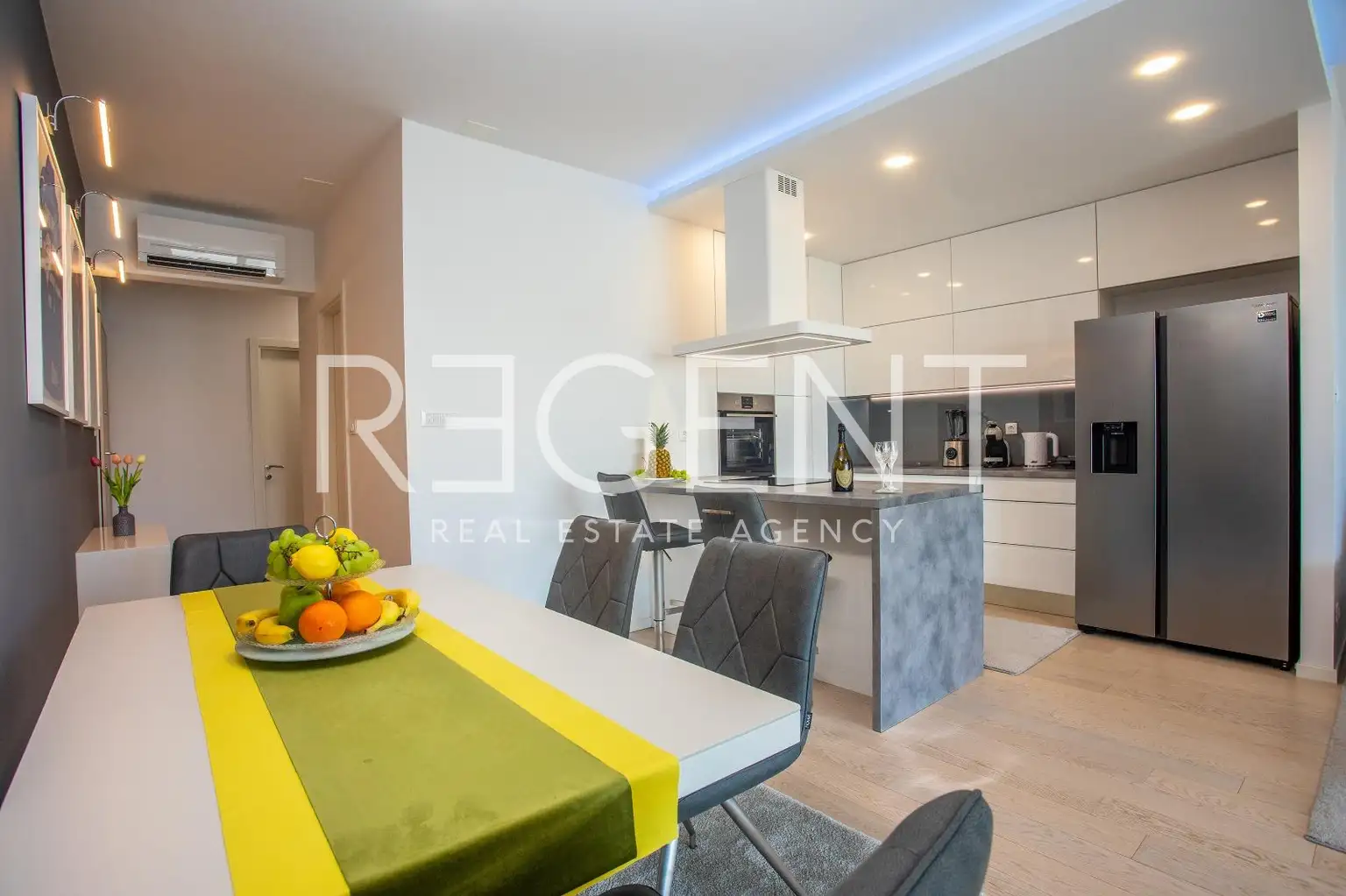 Split, Žnjan - Dvosoban stan sa loggiom i pogledom na more