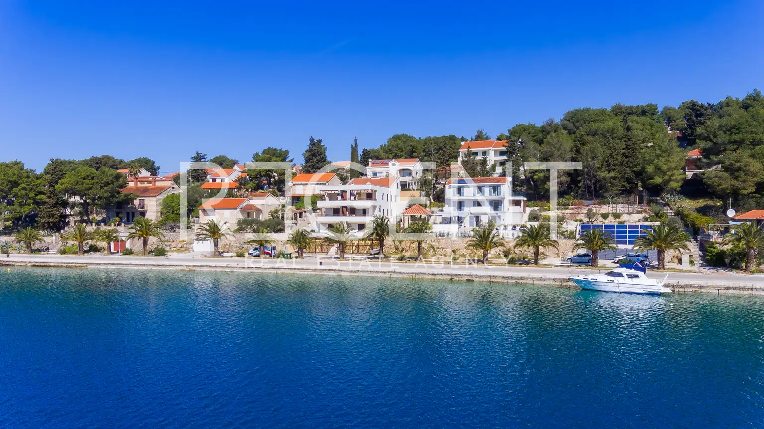 Milna, Brač – Luksuzna vila prvi red do mora s bazenom