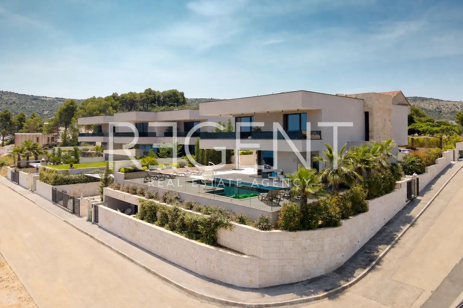 Marina Hills Resort — 3 vile s bazenom, 12 soba i pogled na more