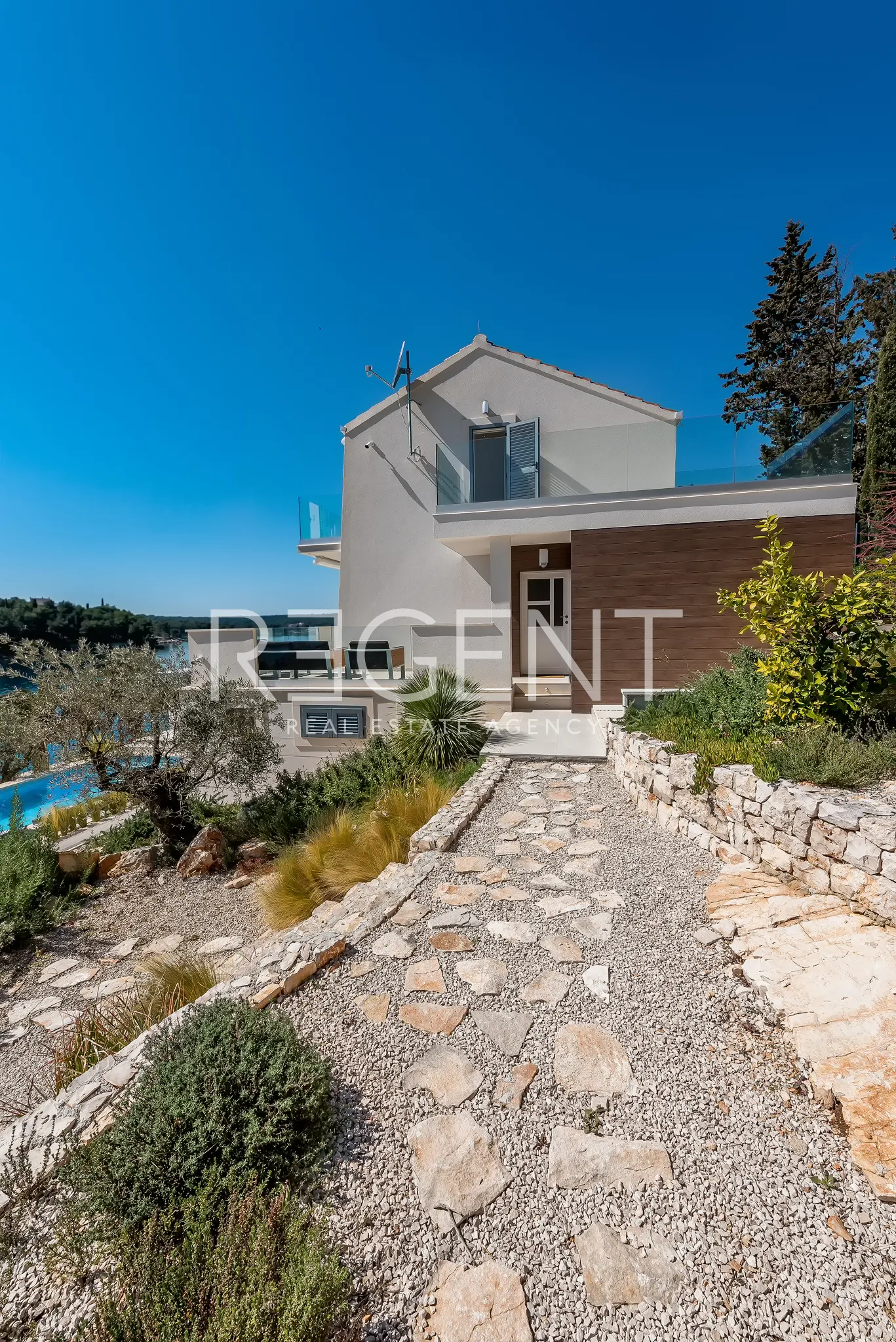 Brač, Milna - Moderna vila prvi red uz more, 264 m2