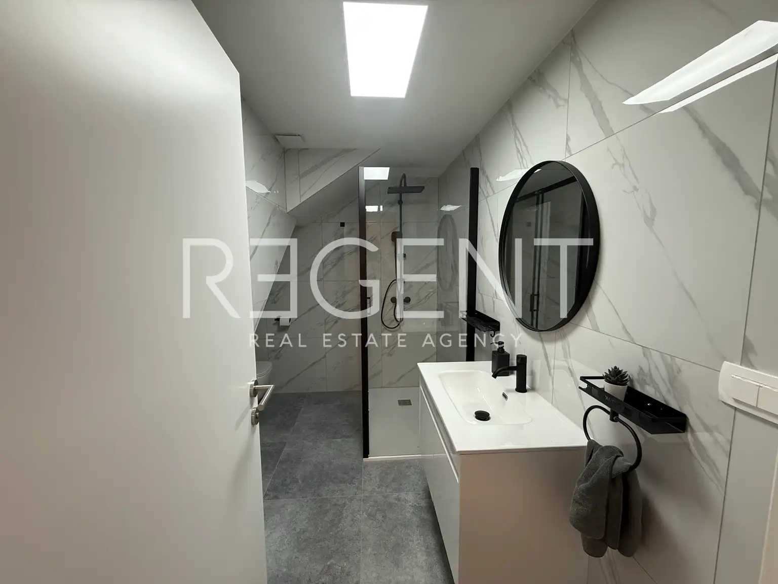 Zagreb, Borongaj - prostrani šesterosoban stan