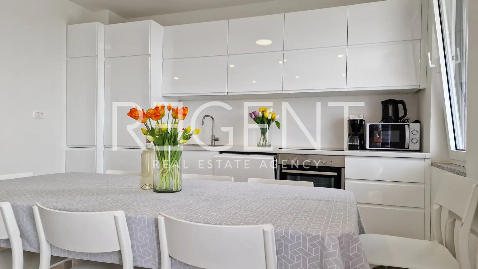 Privlaka - Dom szeregowy z basenem i tarasem na dachu.