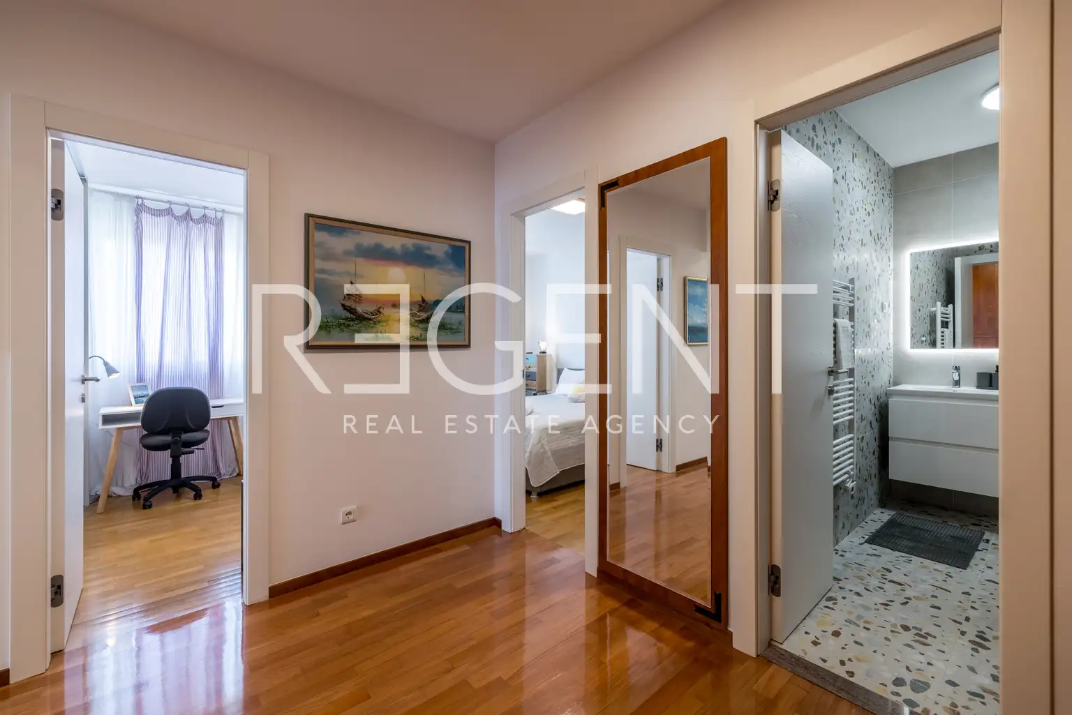 Spalato, Žnjan - Appartamento trilocale con loggia e vista mare